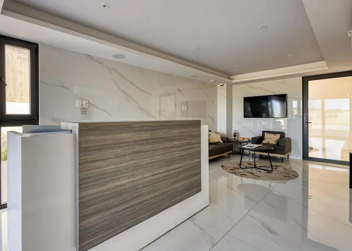 Family-friendly Oasis With Pool And Steps From Medano